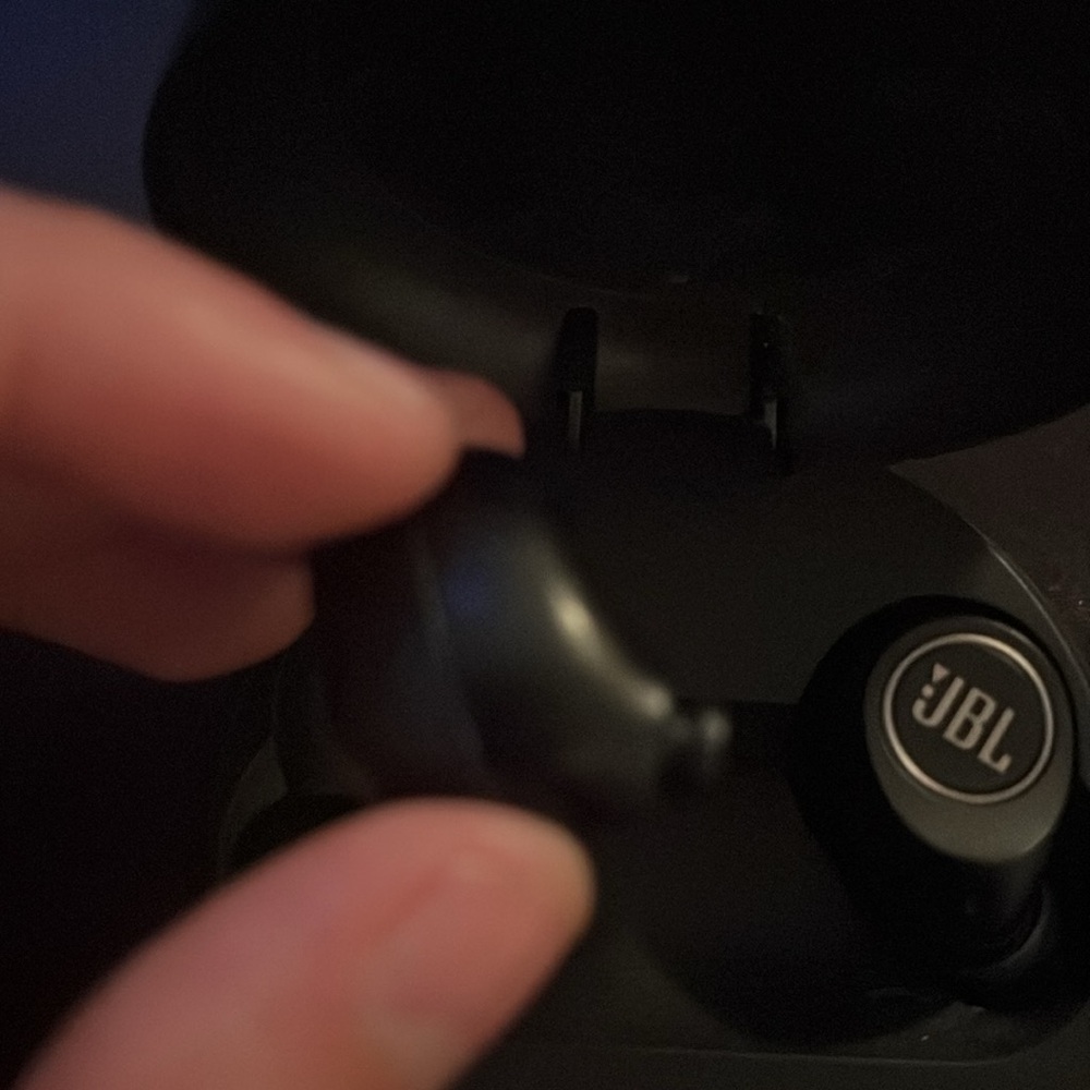 Jbl buds - Picture 4 of 4